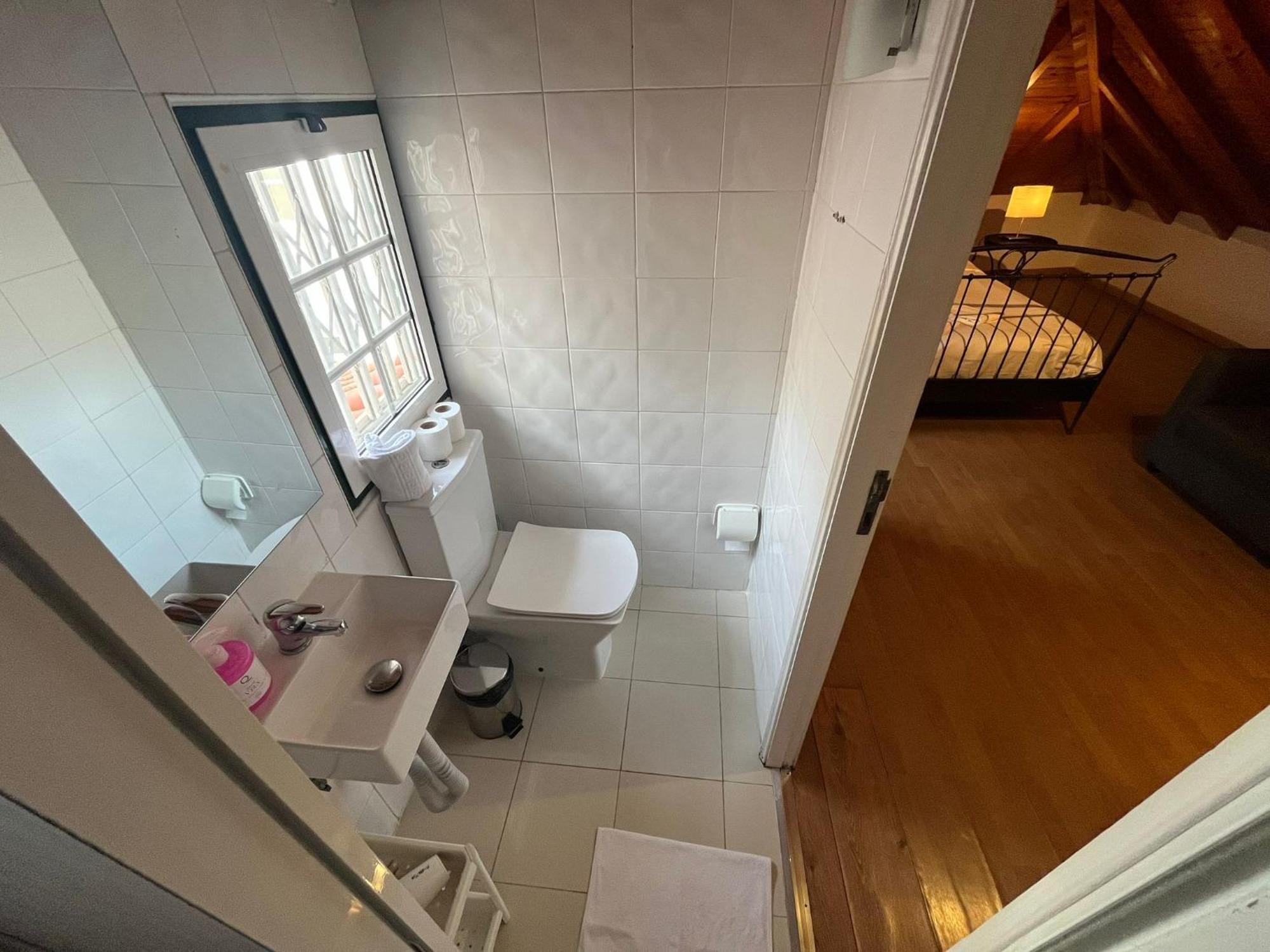 2 Bedroom, 2 Bathroom Apartment - Travessa Da Madalena Lisboa Exteriör bild