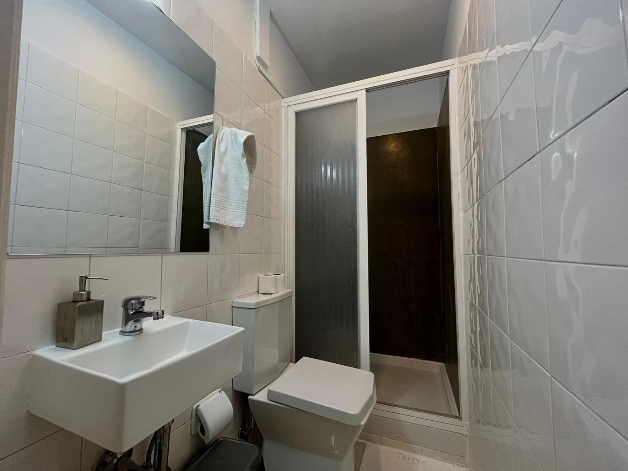 2 Bedroom, 2 Bathroom Apartment - Travessa Da Madalena Lisboa Exteriör bild